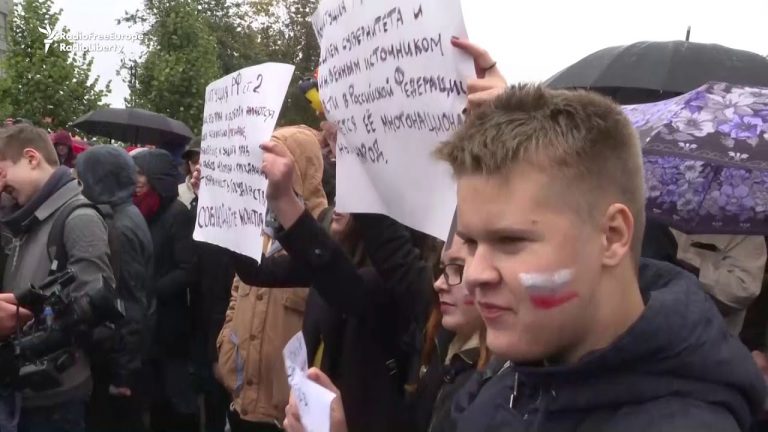 Mii de ruşi protestează după ce autorităţile au închis mesageria Telegram