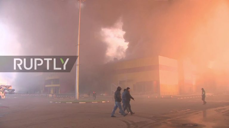 Incendiu într-un centru comercial de lângă Moscova, 3.000 de persoane evacuate