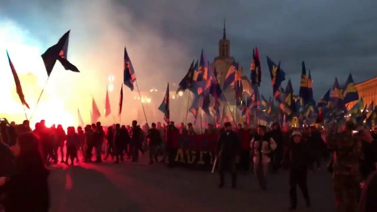 Peste 10.000 de militanţi de extremă dreaptă au defilat la Kiev