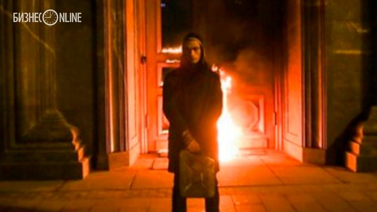 Piotr Pavlenski ŞOCHEAZĂ din nou! A dat foc unei unităţi bancare din Paris