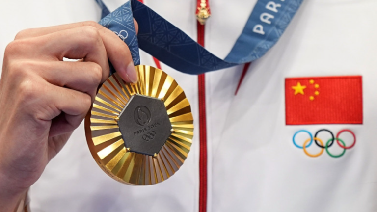 Cât valorează de fapt o medalie de aur la Jocurile Olimpice: Au în ele și fier din Turnul Eiffel