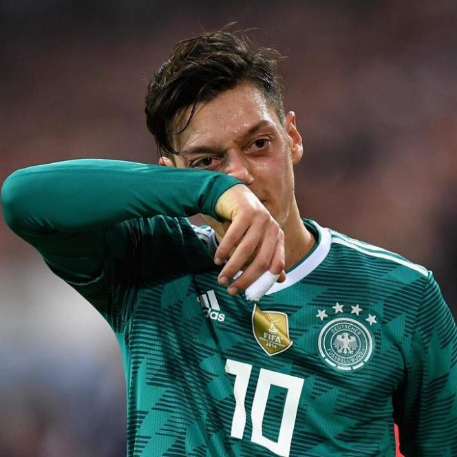 Federaţia Germană de Fotbal respinge acuzaţiile de rasism formulate de Mesut Özil
