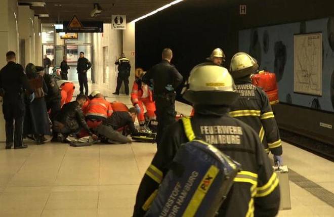 Germania : Doi morţi prin înjunghiere într-o staţie de metrou din Hamburg