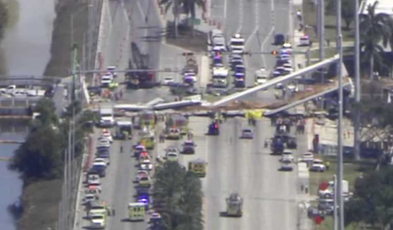 SUA : O pasarelă pietonală s-a prăbuşit pe o autostradă cu şase benzi la Miami. Mai mulți morți