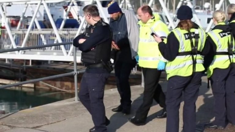 Cinci migranţi au fost salvaţi în largul coastei de nord a Franţei