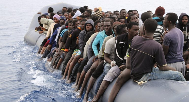 Zeci de migranţi interceptaţi şi debarcaţi pe insula italiană Lampedusa