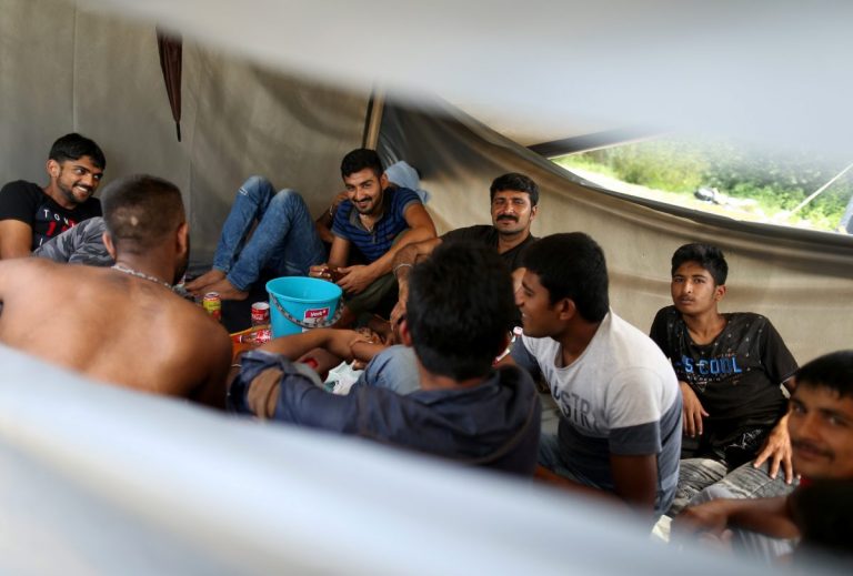 Primarii orașelor de la granița Bosniei-Herțegovina cer ajutor în gestionarea problemei migranților