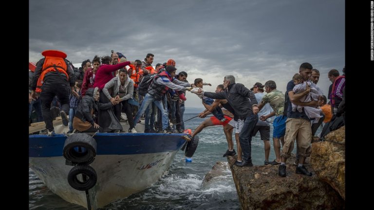 Închiderea porturilor de către Italia pentru navele umanitare are costuri umanitare ridicate (MSF)