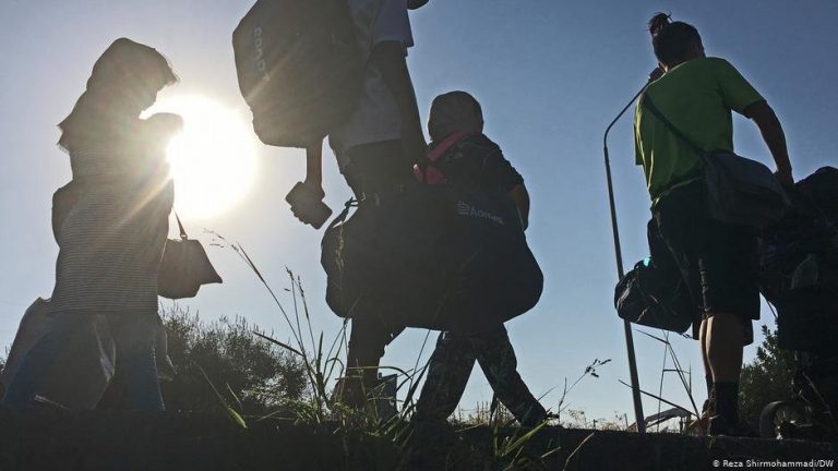 România este nevoită să reprimească migranţi