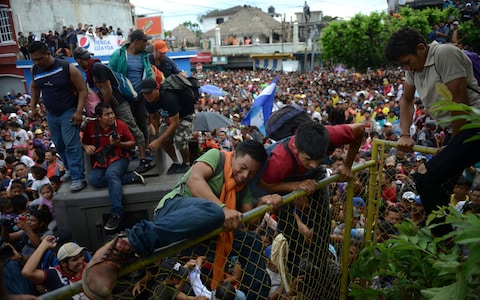 Mexicul desfiinţează o tabără de migranţi de la frontiera cu SUA