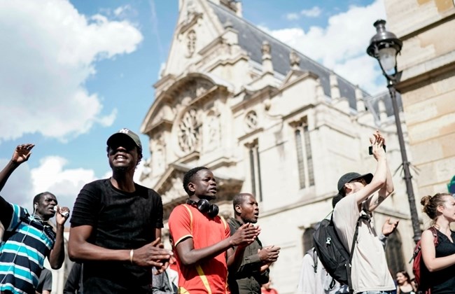 Sute de imigranţi fără documente au ocupat monumentul parizian Panteon