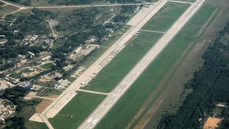 Un avion rusesc a fost distrus de partizani pe un aerodrom de lângă Minsk