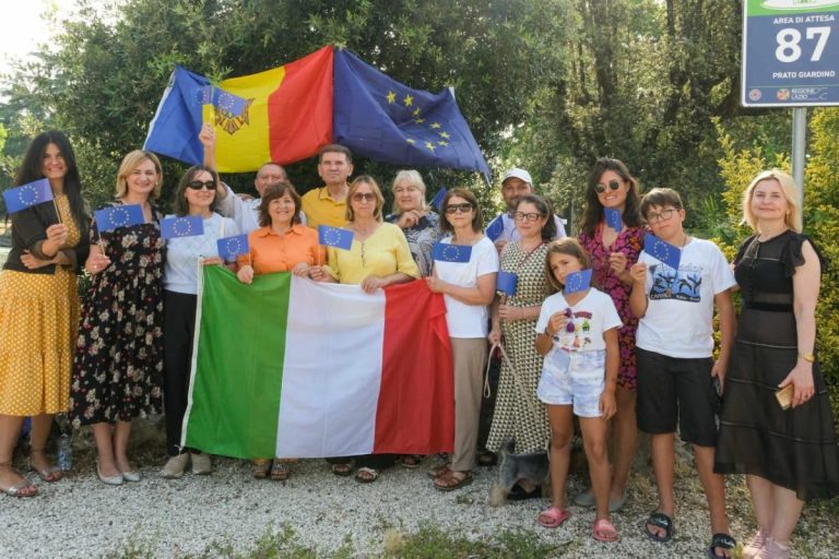 Un grup de deputați moldoveni se află în Italia