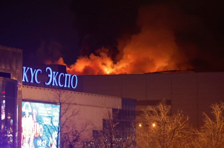 Cel puţin 40 de morţi într-un atac armat lângă Moscova revendicat de istamiști – sinteză