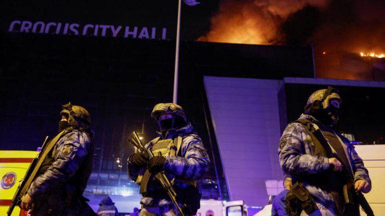 Bilanţul atentatului de la Moscova a urcat la 143 de morţi