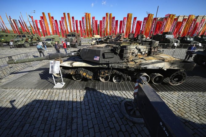 Mai multe tancuri și alte vehicule blindate occidentale, capturate în Ucraina, sunt expuse la Moscova