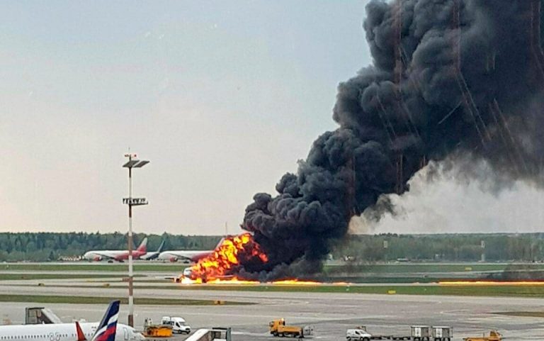 Pilotul avionului Aeroflot dă vina pe trăsnet în aterizarea violentă de la Moscova