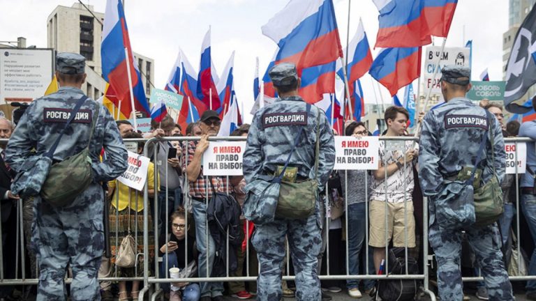 UE critică Moscova pentru arestările operate sâmbătă în timpul unei manifestaţii a opoziţiei