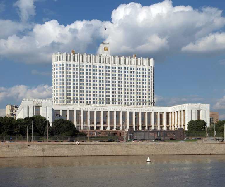 Sediul guvernului rus, scena asaltului din 1993, se află în stare de avarie în prezent