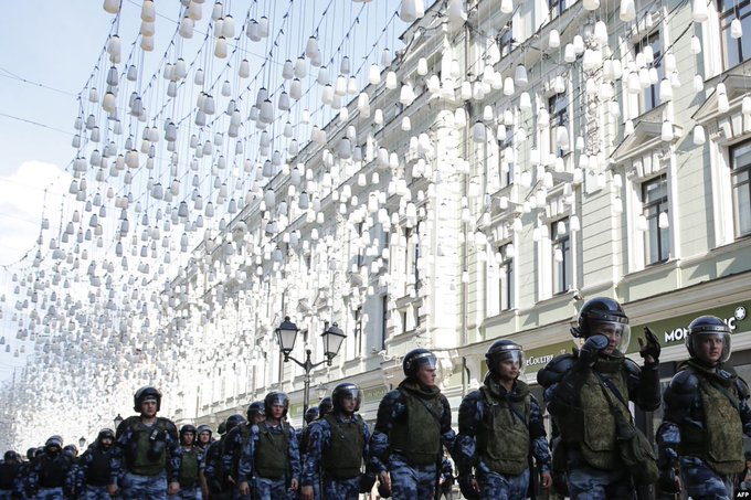 Moscova interzice demonstraţiile, indiferent dacă sunt pro sau împotriva invaziei în Ucraina