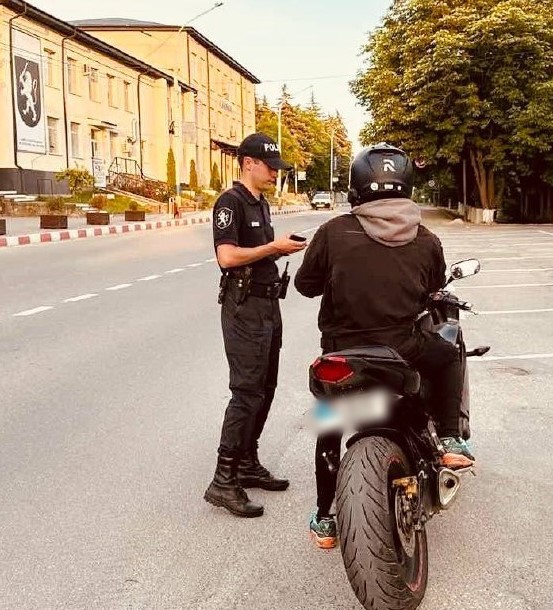Poliția avertizează că minorii nu au dreptul să conducă motociclete