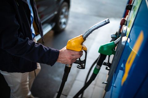 Benzina și motorina se ieftinesc. ANRE dezvăluie noile prețuri pentru 16-18 decembrie