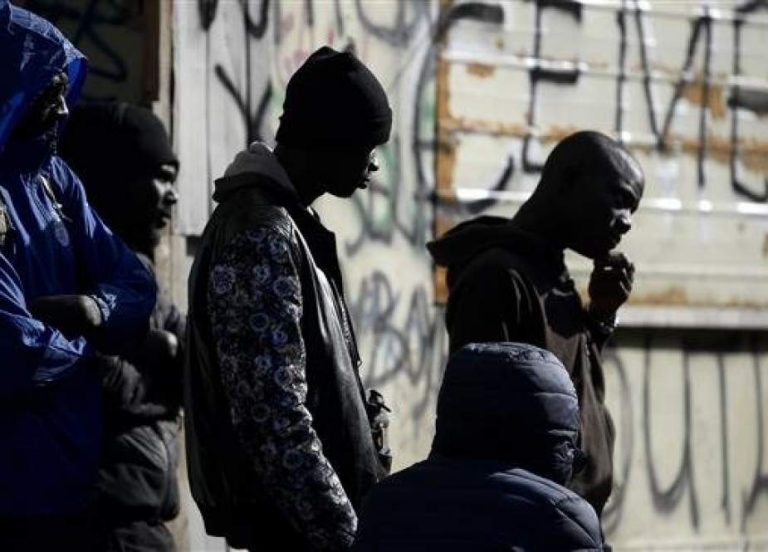 Persoanele de culoare din UE se confruntă cu o discriminare ‘persistentă’, avertizează Agenţia pentru Drepturi Fundamentale