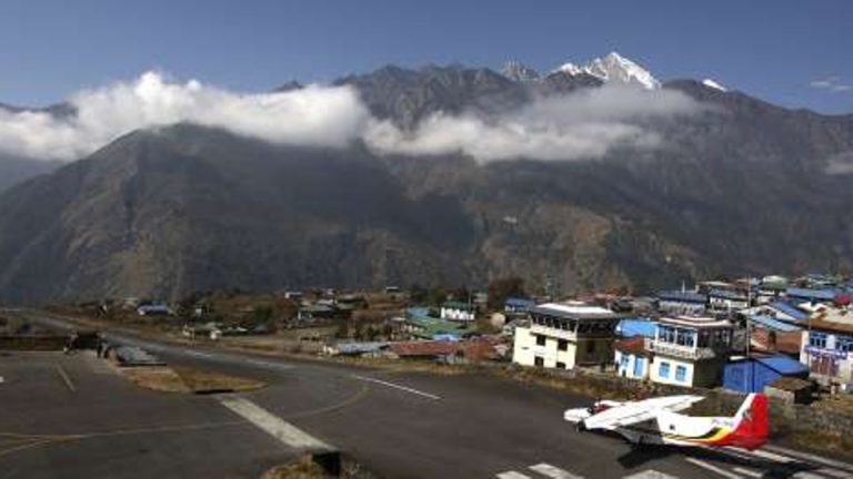 Trei morţi şi trei răniţi într-o coliziune pe un aeroport din Nepal, în apropierea Muntelui Everest