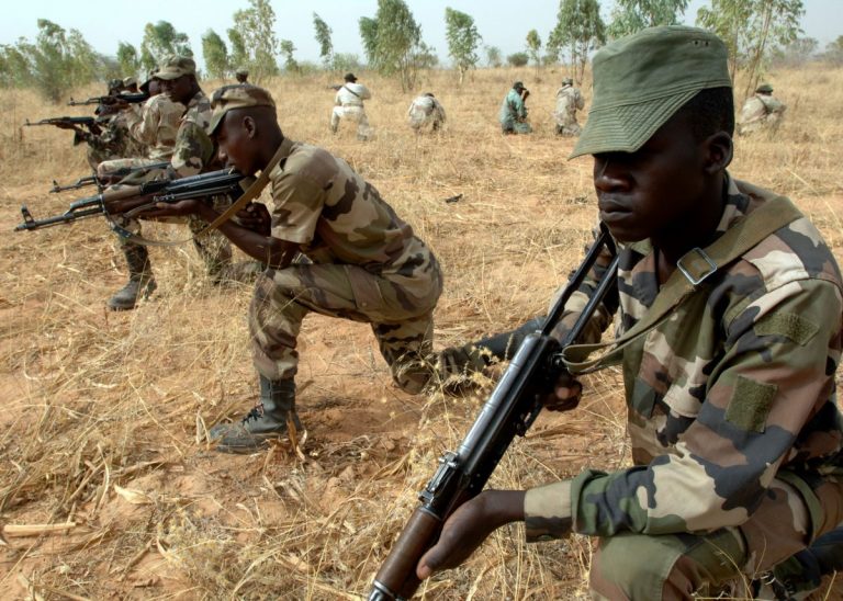 Armata nigeriană a comis crime de război şi crime împotriva umanităţii în lupta împotriva Boko Haram (Amnesty International)