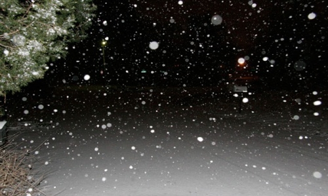 VIDEO/ În mai multe localități din Republica Moldova ninge abundent
