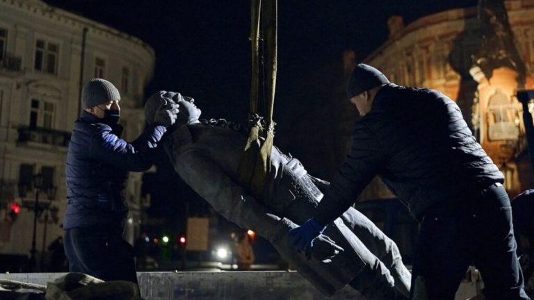 O statuie a fostei împărătese a Rusiei Ecaterina cea Mare din Odesa a fost îndepărtată