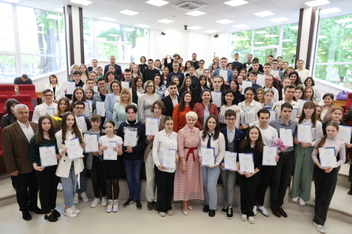 40 de elevi au fost premiați în cadrul Olimpiadei Republicane la Istoria românilor și universală
