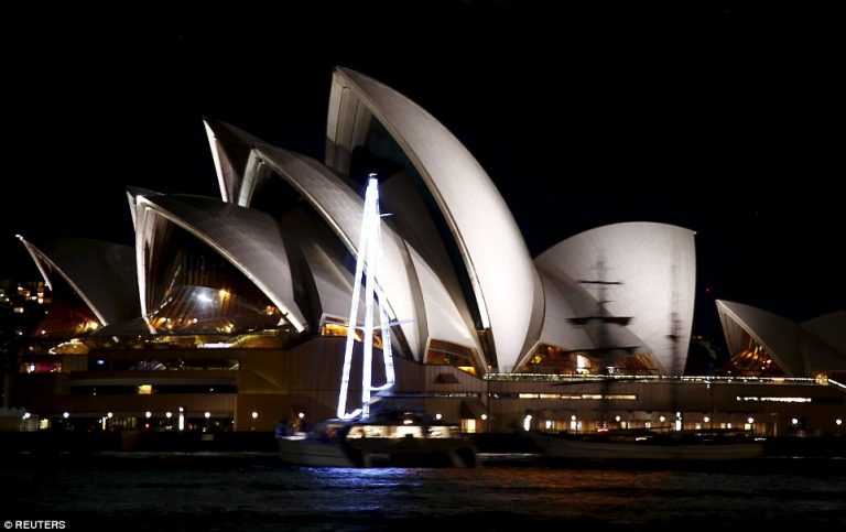 Dezbaterea privind monarhia, reaprinsă în Australia de lipsa iluminării emblematicei Opere din Sydney