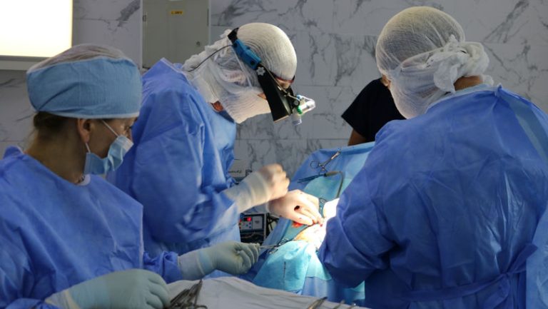 Pacient cu o tumoare la creier, salvat de medicii din Chișinău și Bălți
