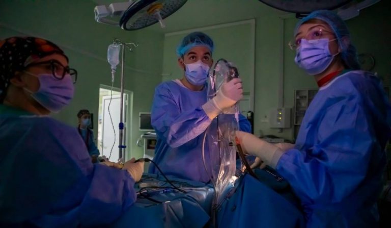 Premieră medicală în România: Prima operație pe creier prin pleoapă a avut loc la Spitalul Militar Central din București
