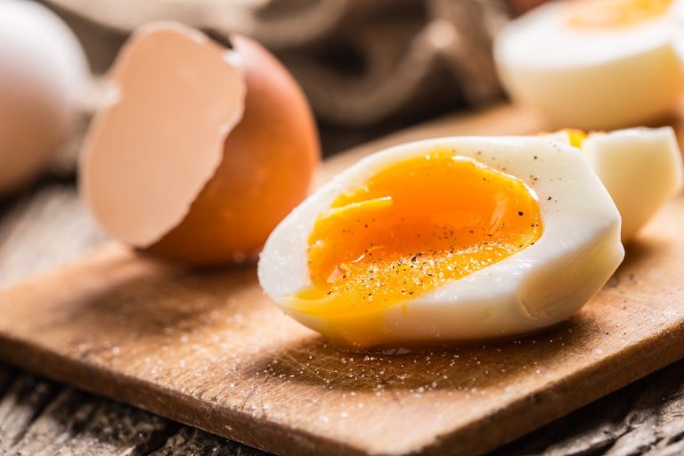 Nutriționiștii avertizează. Câte ouă putem mânca, de fapt, zilnic