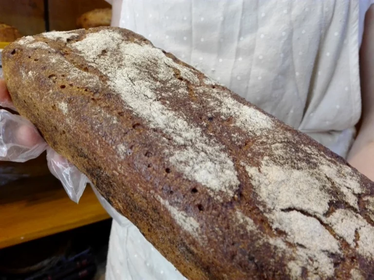 Nu toată pâinea cu maia este sănătoasă, avertizează un medic specialist. Care este consumul zilnic optim de fibre