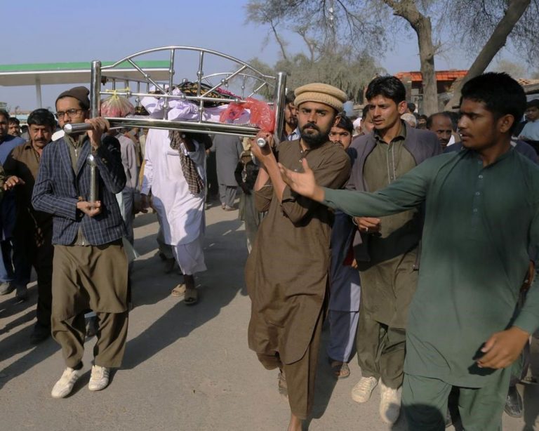 Un bărbat bolnav mintal acuzat de blasfemie, ucis cu pietre în sudul Pakistanului