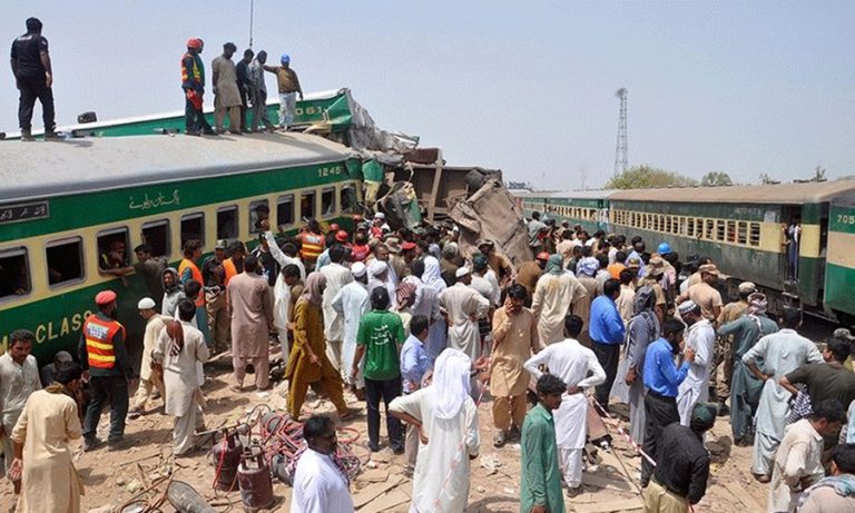 Tragedie feroviară în Pakistan: Cel puţin 22 de morţi şi 50 de răniţi