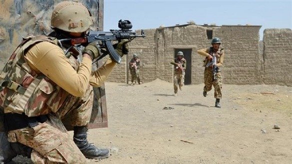 Cel puţin cinci membri ai forţelor pakistaneze, ucişi de tiruri venite din Afganistan