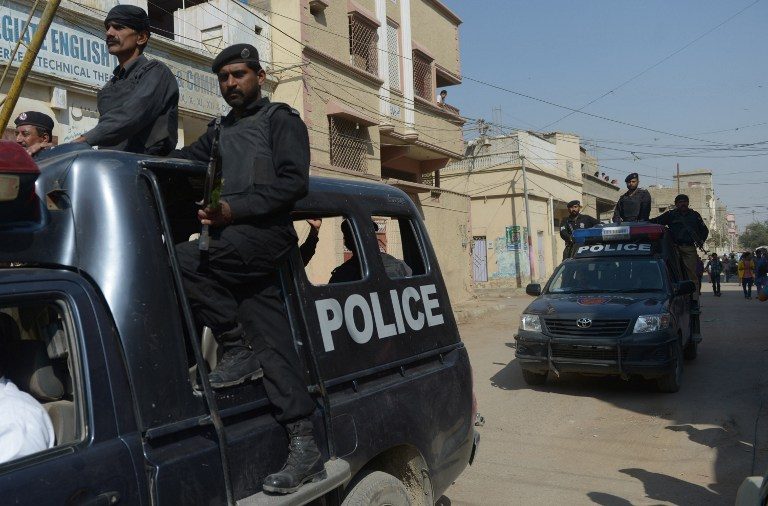 Atentat cu bombă într-o secţie de poliţie din Pakistan; cel puţin trei morţi