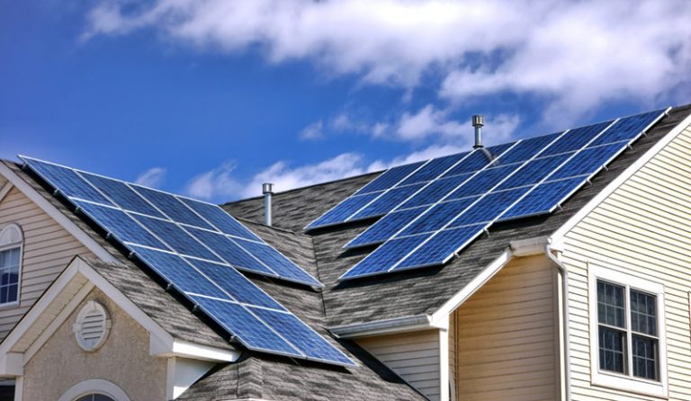 California, primul stat american care a impus amplasarea de panouri solare pe noile clădiri rezidențiale
