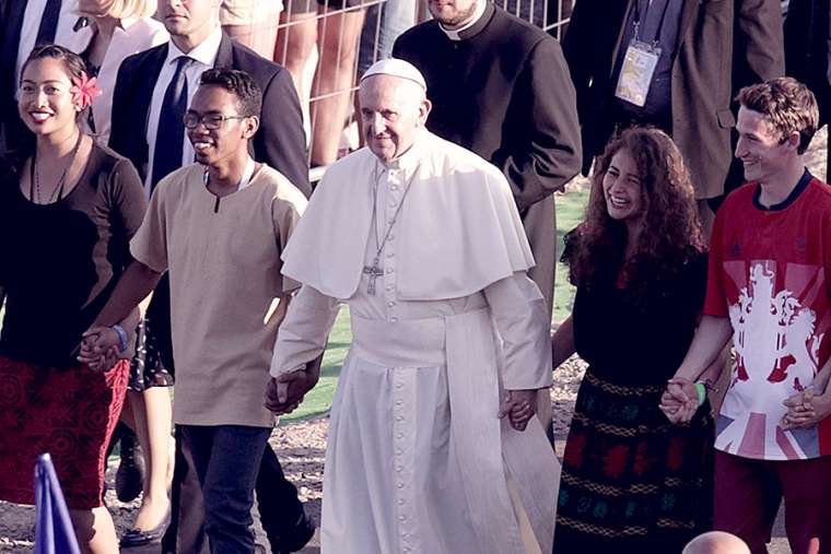 Papa Francisc cere ca tinerii să ocupe un loc central în societate