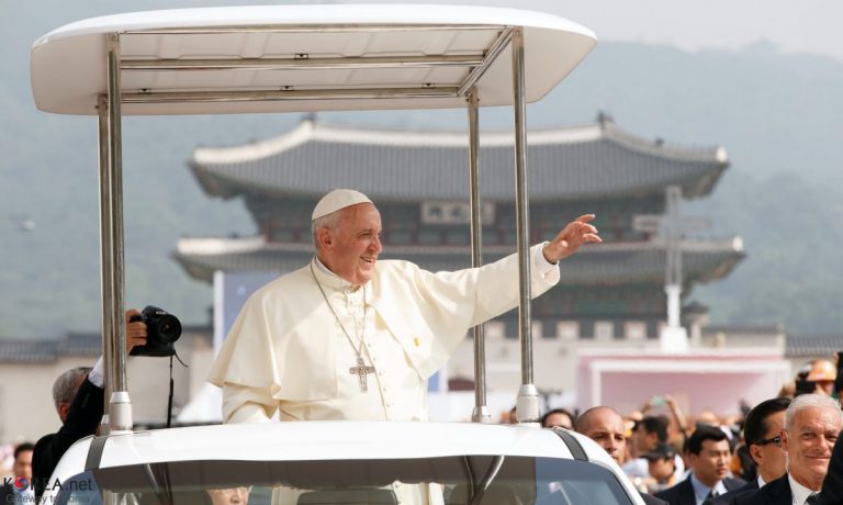 Papa Francisc a ajuns la Budapesta