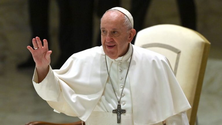 Papa Francisc va efectua în iunie o vizită în Liban
