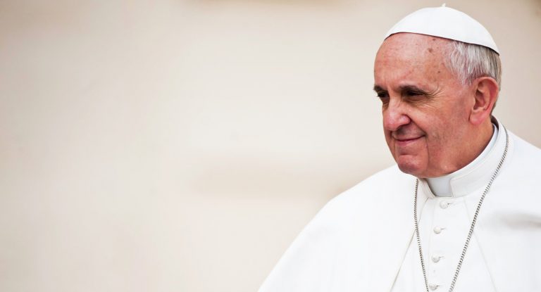 Papa Francisc a cerut fiecărui om de pe Pământ să îşi schimbe obiceiurile şi stilul de viaţă pentru a salva planeta
