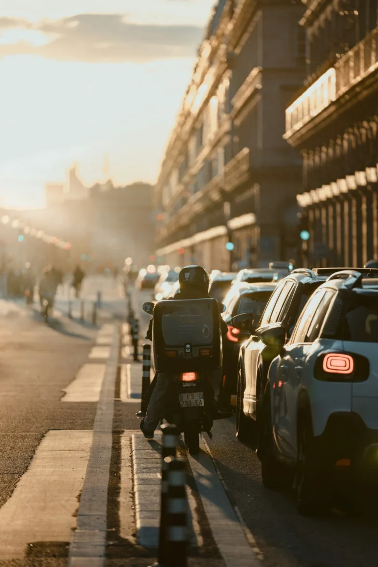 Fără motociclete și scutere pe timp de noapte! Un proiect de lege a fost prezentat în Franța