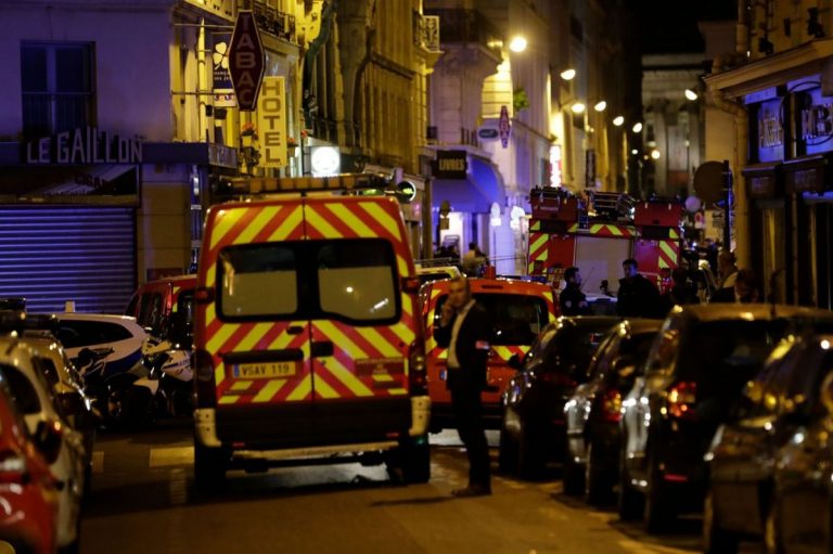 Gruparea Stat Islamic a revendicat atacul cu cuţit de la Paris. Atacatorul a strigat “Allah Akbar”