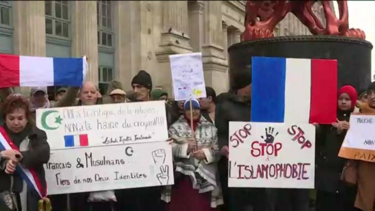 Mii de persoane au participat la un marş controversat împotriva islamofobiei, la Paris