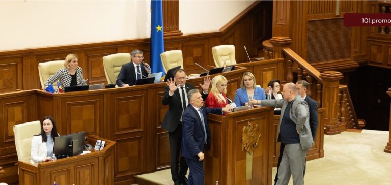 Deputații lui Șor, suspendați de la ședințele Parlamentului, cer explicații de la speaker, SIS și SPPS